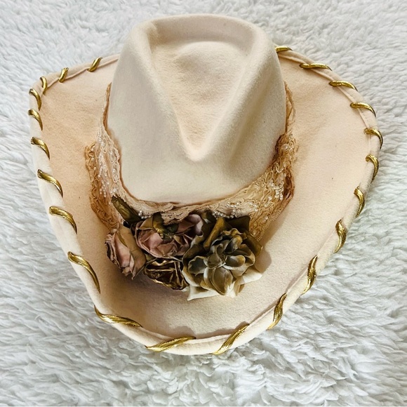 Accessories - Hooray Henri Wool Cream Off White Floral Ladies Hat